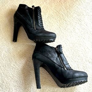 Rosegold women black leather ankle booties rubber outsole zipped front lace 38.5